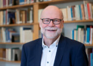 Prof. Dr. Uwe Meiners, Landschaftsprädident<br />
© Oldenburgische Landschaft<br />
JPG, 16 MB >><a href="https://www.oldenburgische-landschaft.de/wp-content/uploads/2026/02/Meiners_Foto_Oldenburgische_Landschaft.jpg" target="_blank">Download</a><<